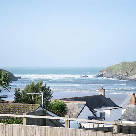 Holiday home Mermaid Gaze In Porth, Newquay
